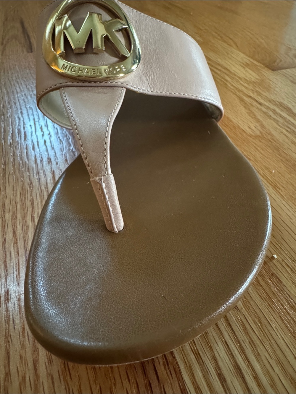Michael Kors Blush Pink Leather Thong Sandals with Gold MK Emblem, size 7.5 - Picture 7 of 7